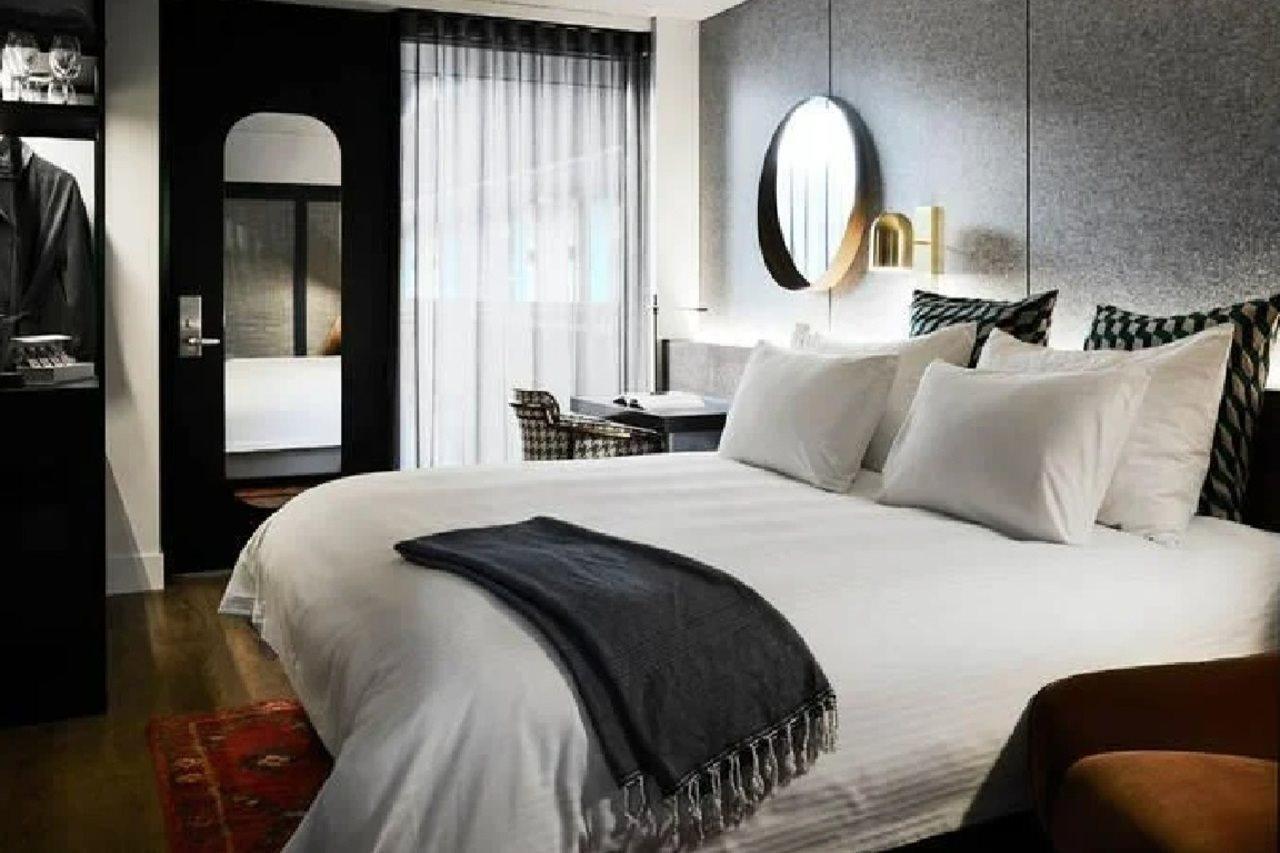 Zagame'S House Hotel Melbourne Exterior photo A bedroom at the hotel