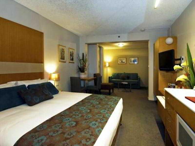 Zagame'S House Hotel Melbourne Room photo A typical hotel room