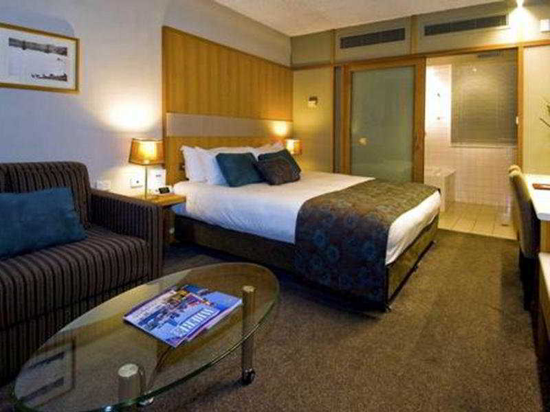 Zagame'S House Hotel Melbourne Room photo A typical hotel room
