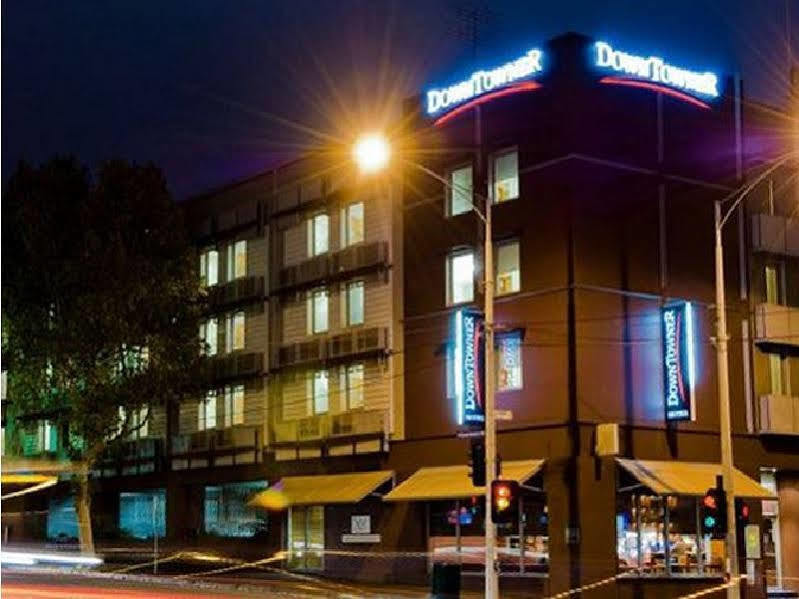 Zagame'S House Hotel Melbourne Exterior photo The hotel at night