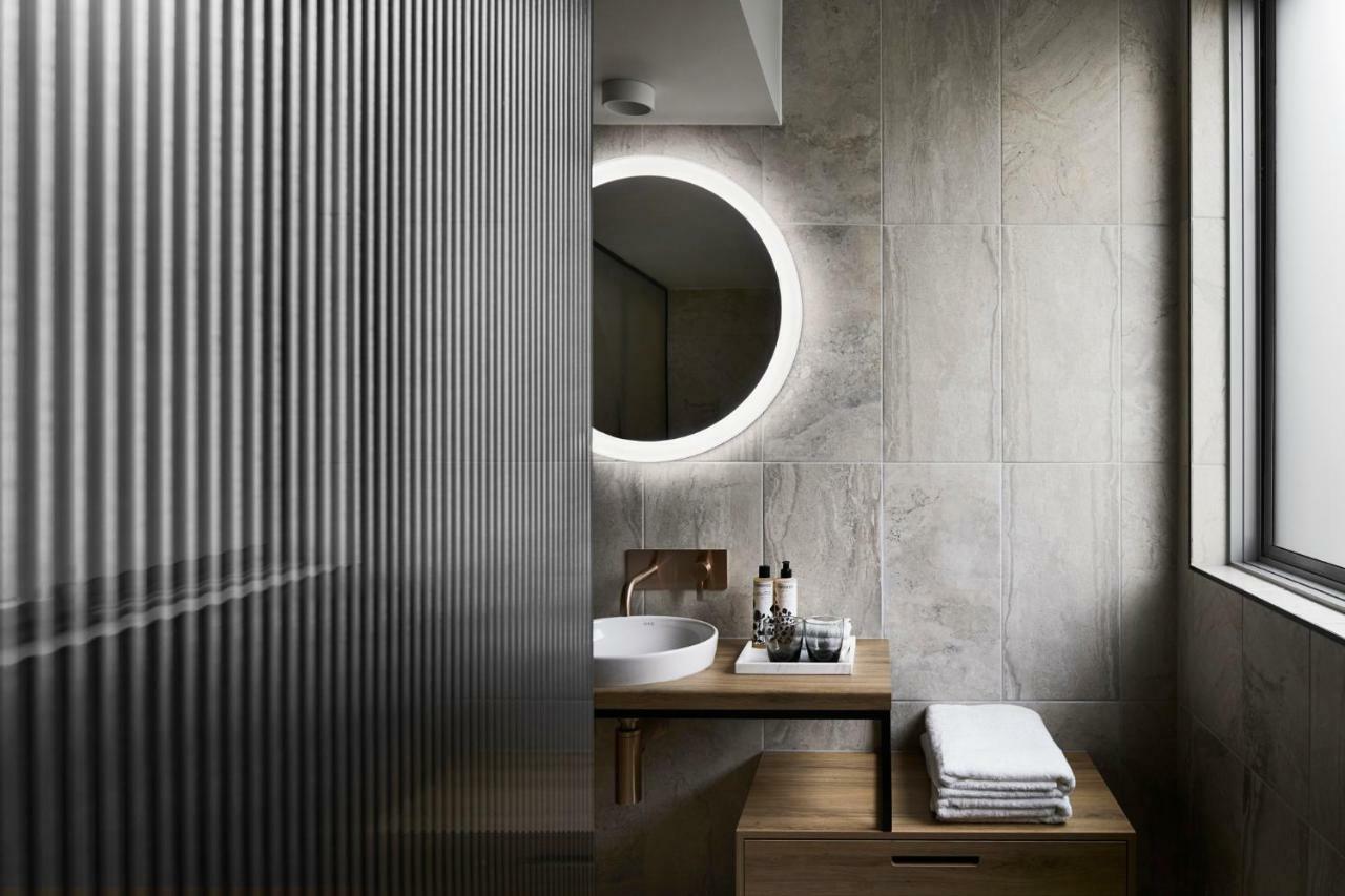 Zagame'S House Hotel Melbourne Exterior photo Bathroom