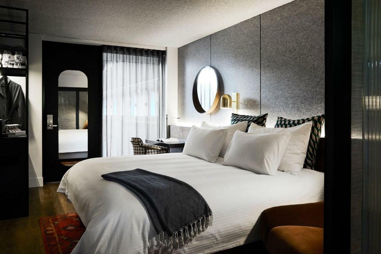 Zagame'S House Hotel Melbourne Exterior photo A bedroom at the hotel