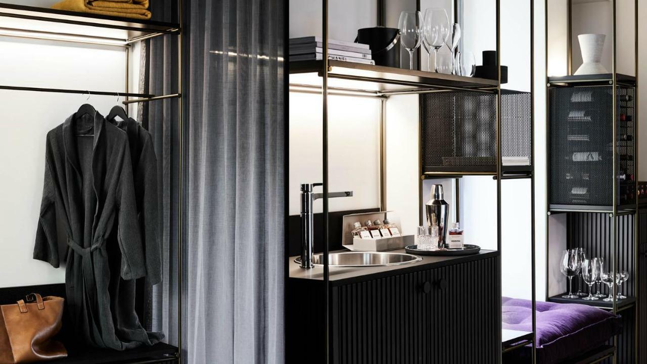 Zagame'S House Hotel Melbourne Exterior photo The interior of a suite at The Standard East Village