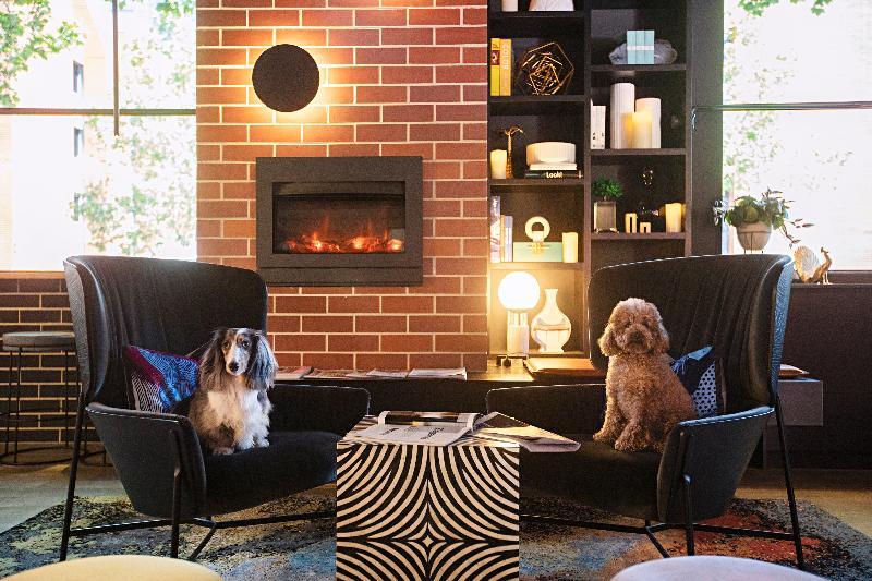 Zagame'S House Hotel Melbourne Exterior photo A fireplace in a living room