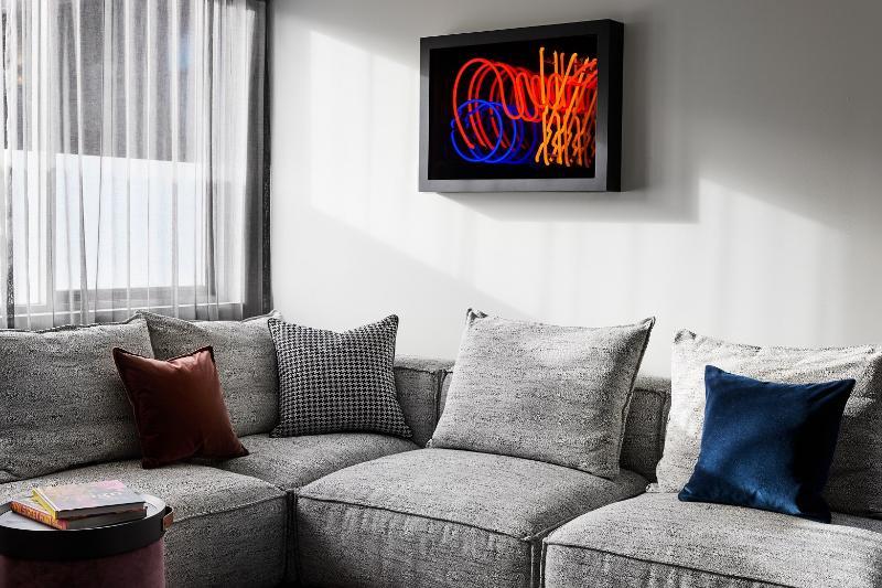 Zagame'S House Hotel Melbourne Exterior photo A plasma television